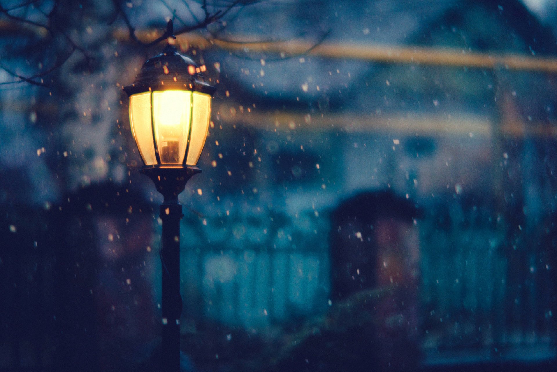 lanterne éclairage arbres hiver neige lumière nuit maison