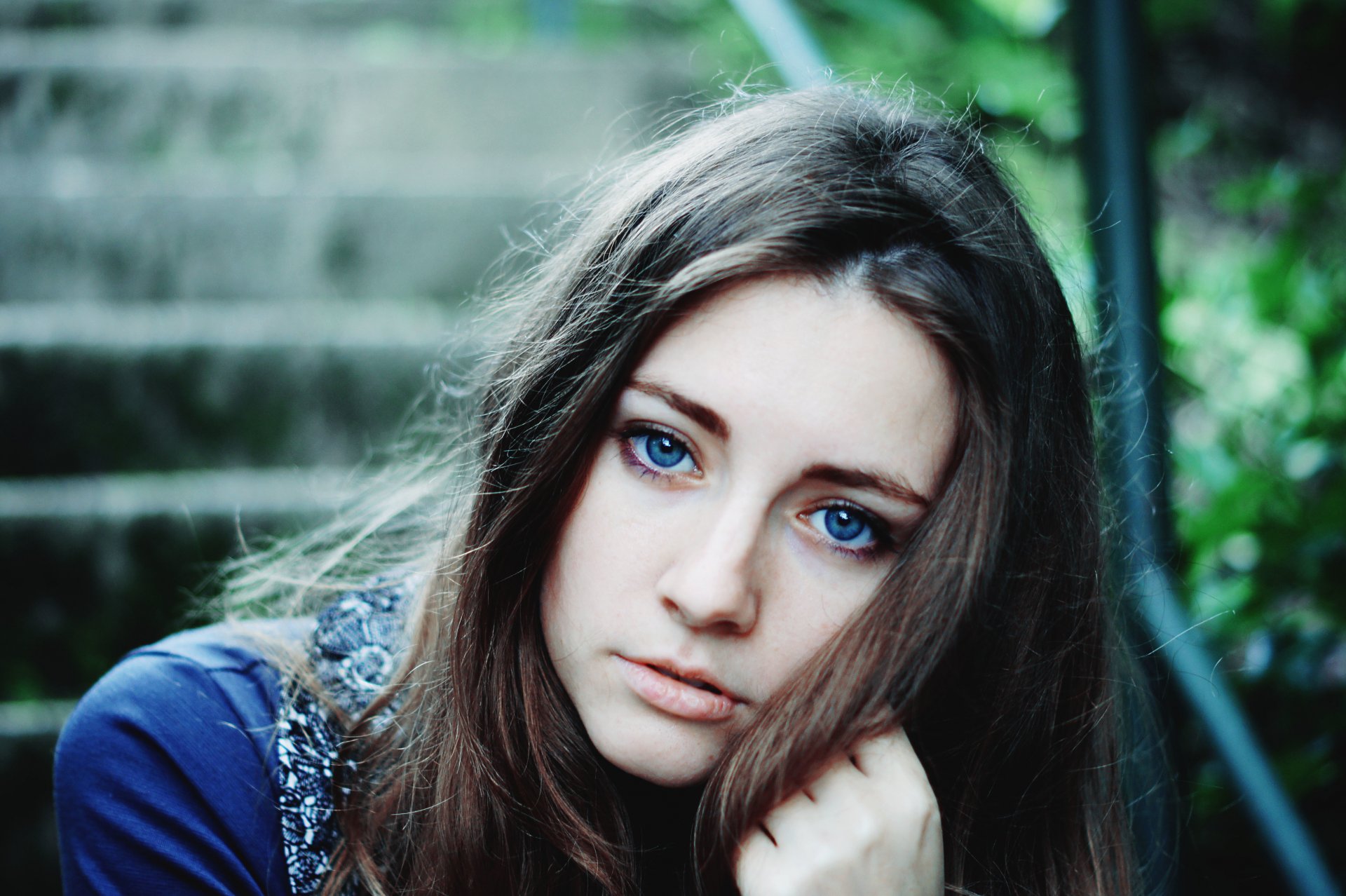 girl blue eyes brown hair view