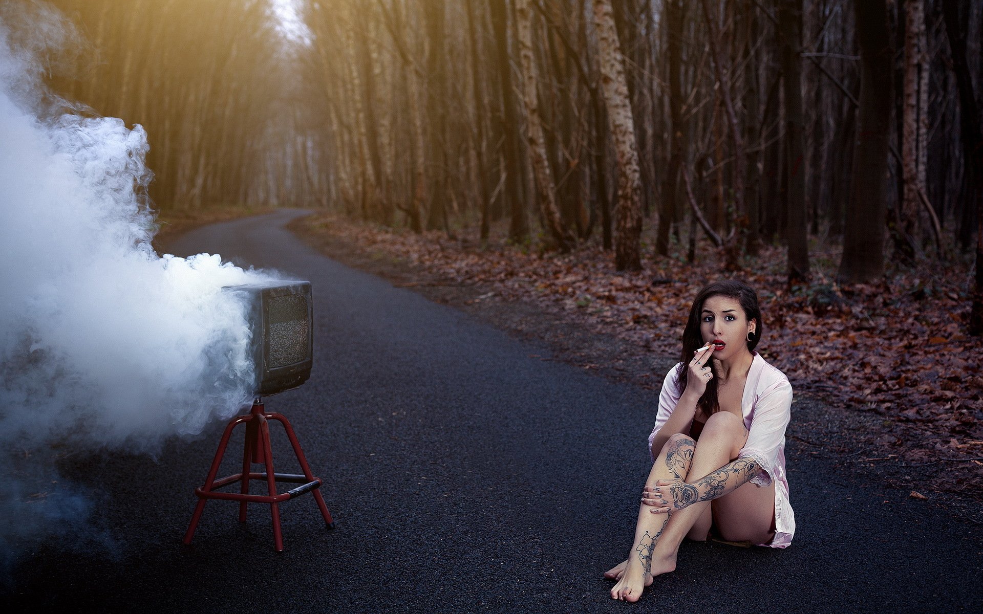 ragazza strada fumo situazione