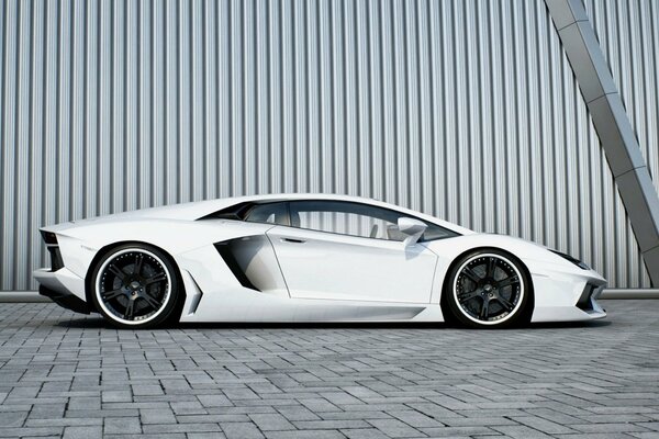 Exquisito coche Lamborghini en color blanco