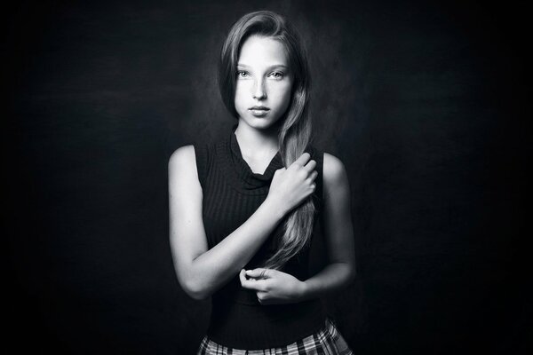 Retrato de una niña en blanco y negro