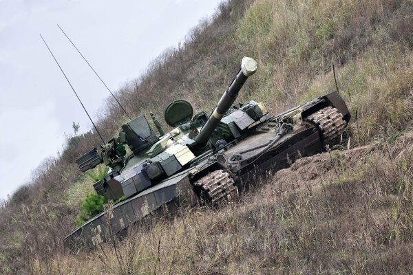 Der Panzer t-84 ist eine Hochburg im Feld