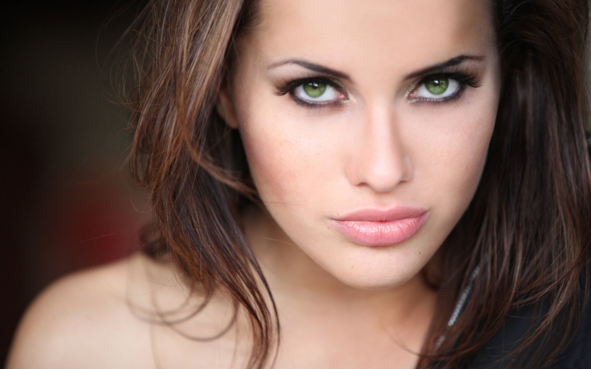 agnieszka jaworska girl face view make-up green eyes hair lip