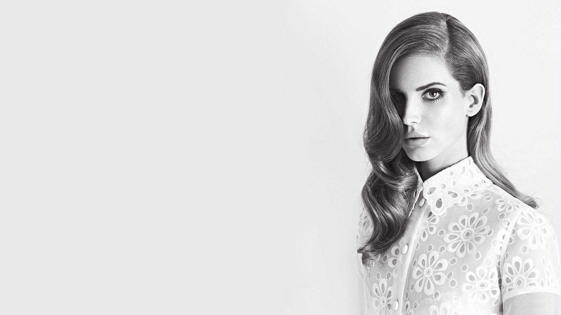 ragazza lana del rey capelli sguardo sfondo