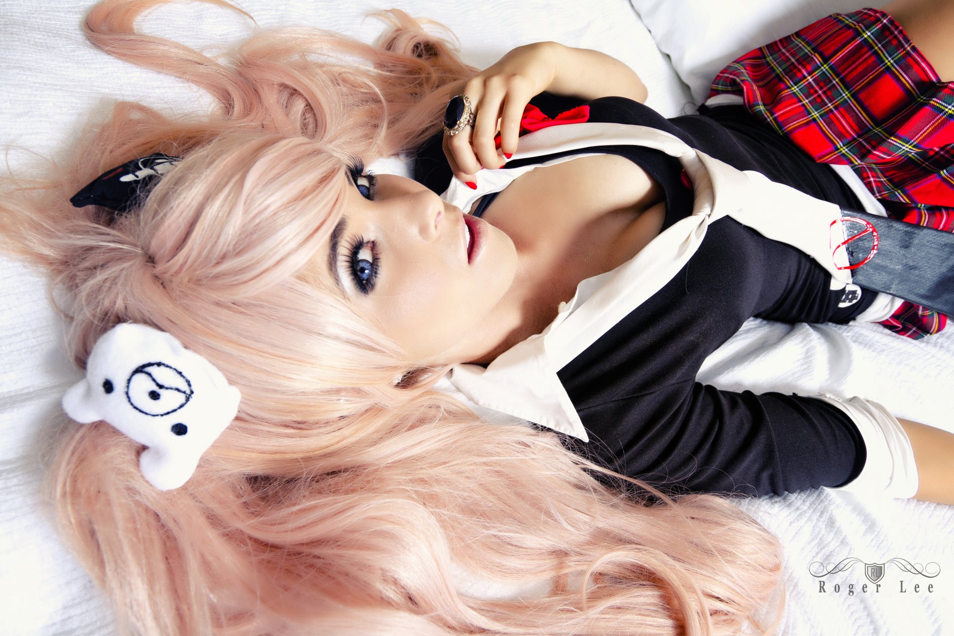 janko enoshima danganronpa dziewczyna cosplay leży wygląd ozdoby jednolite