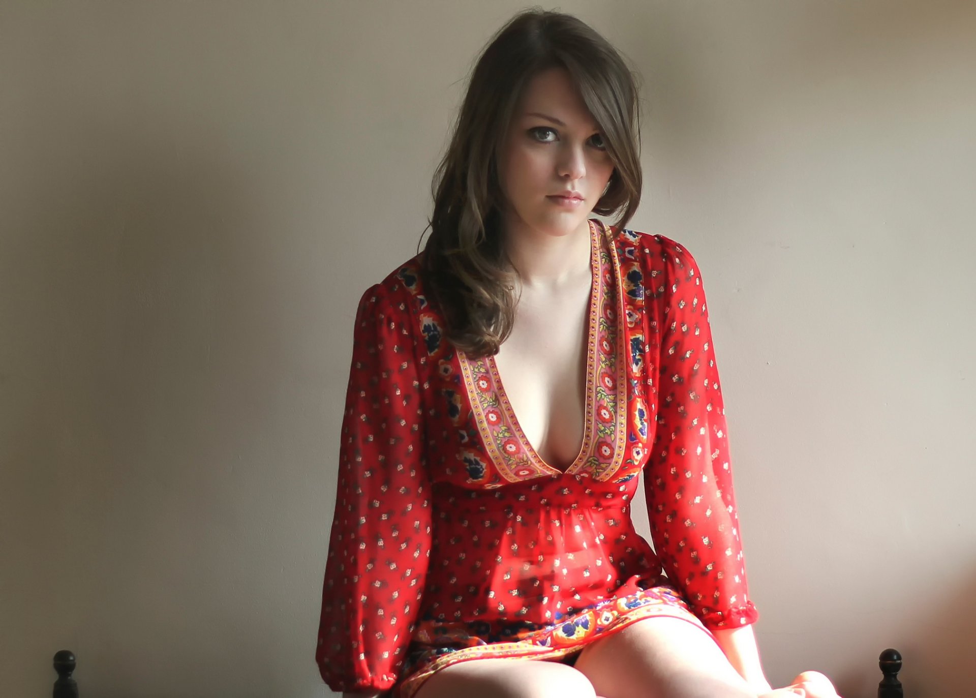 imogen view portrait cleavage