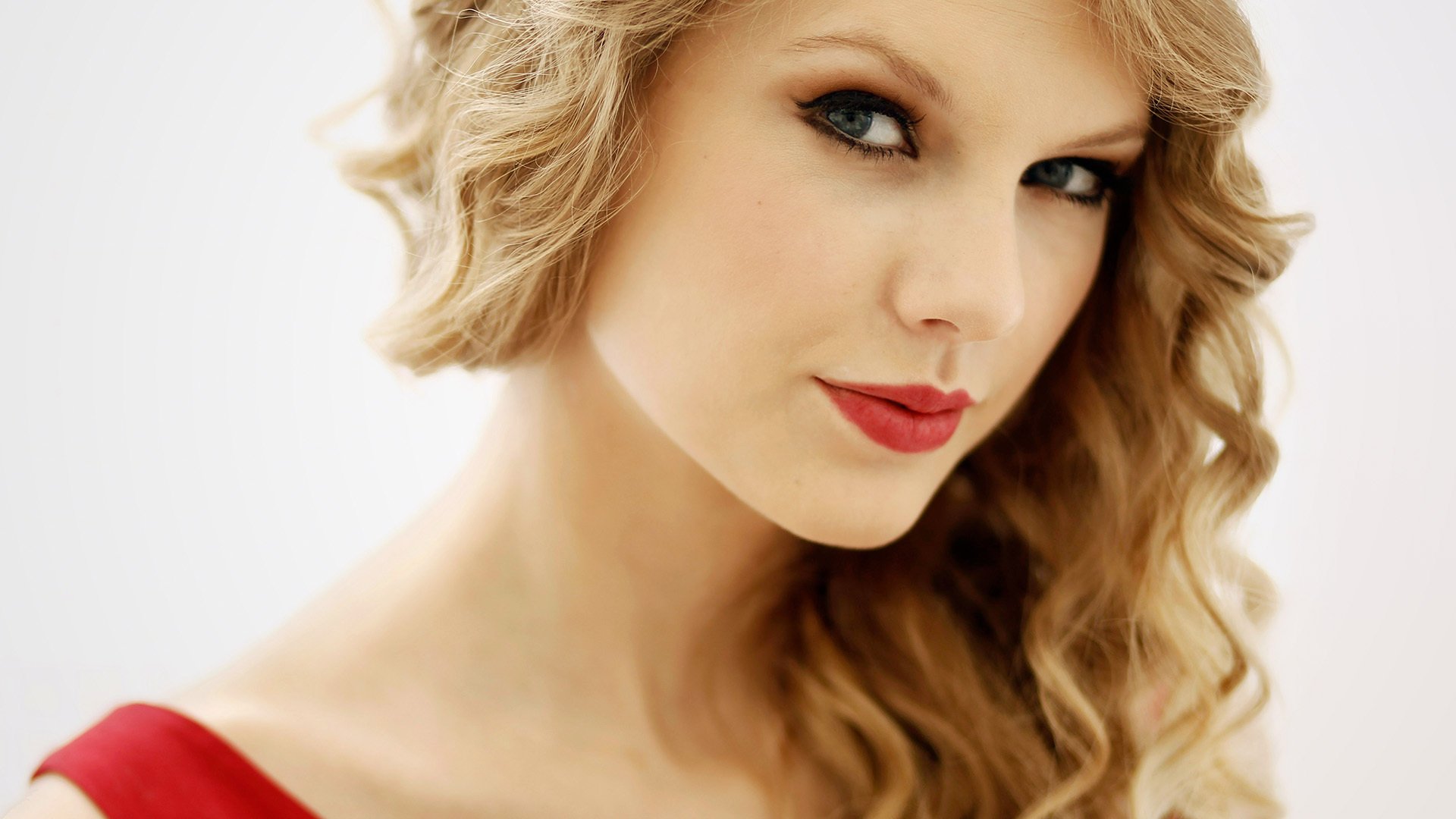 taylor swift blonde lips lipstick white background hair beautiful portrait face