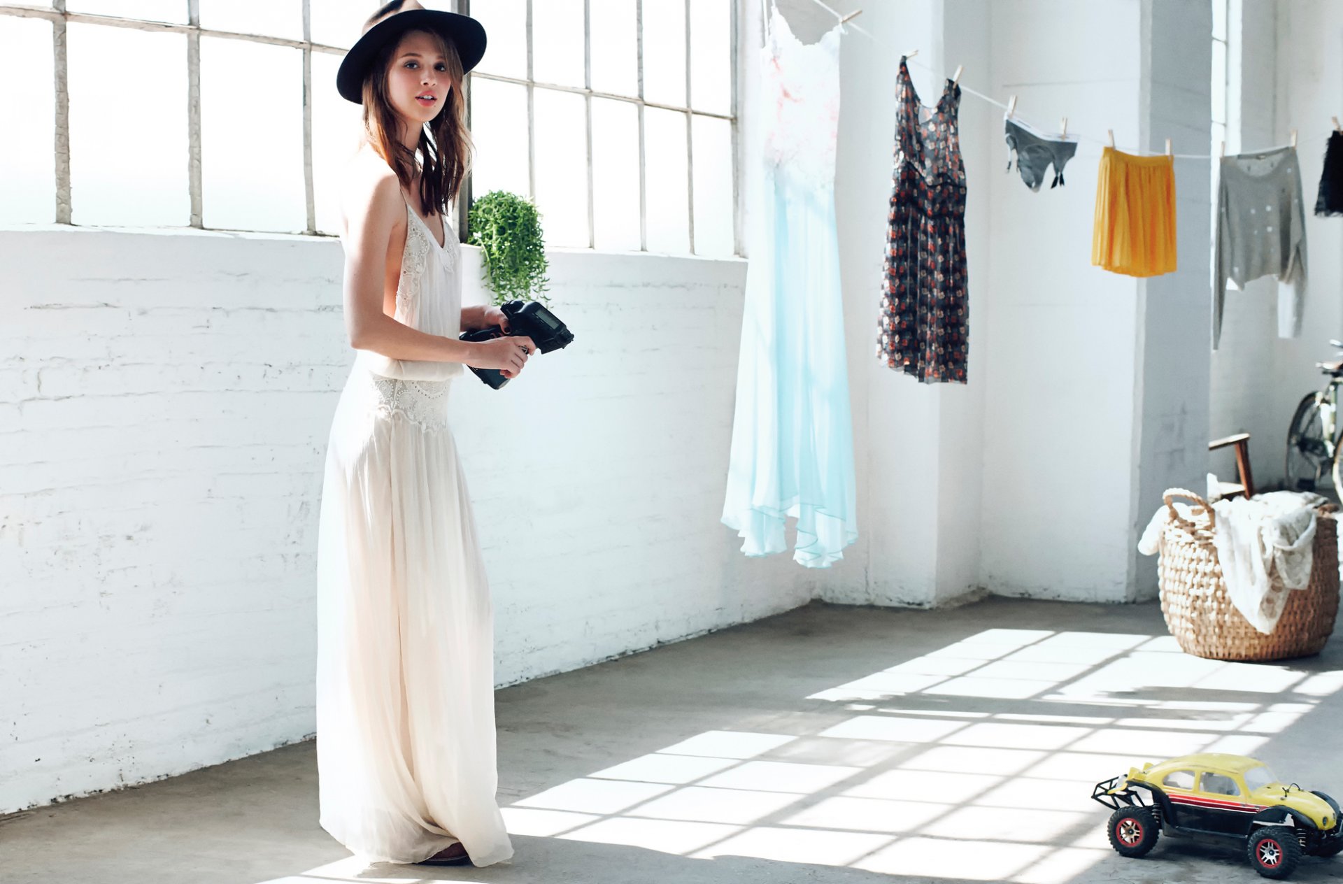 anais pouliot sesión de fotos elle habitación sombrero máquina