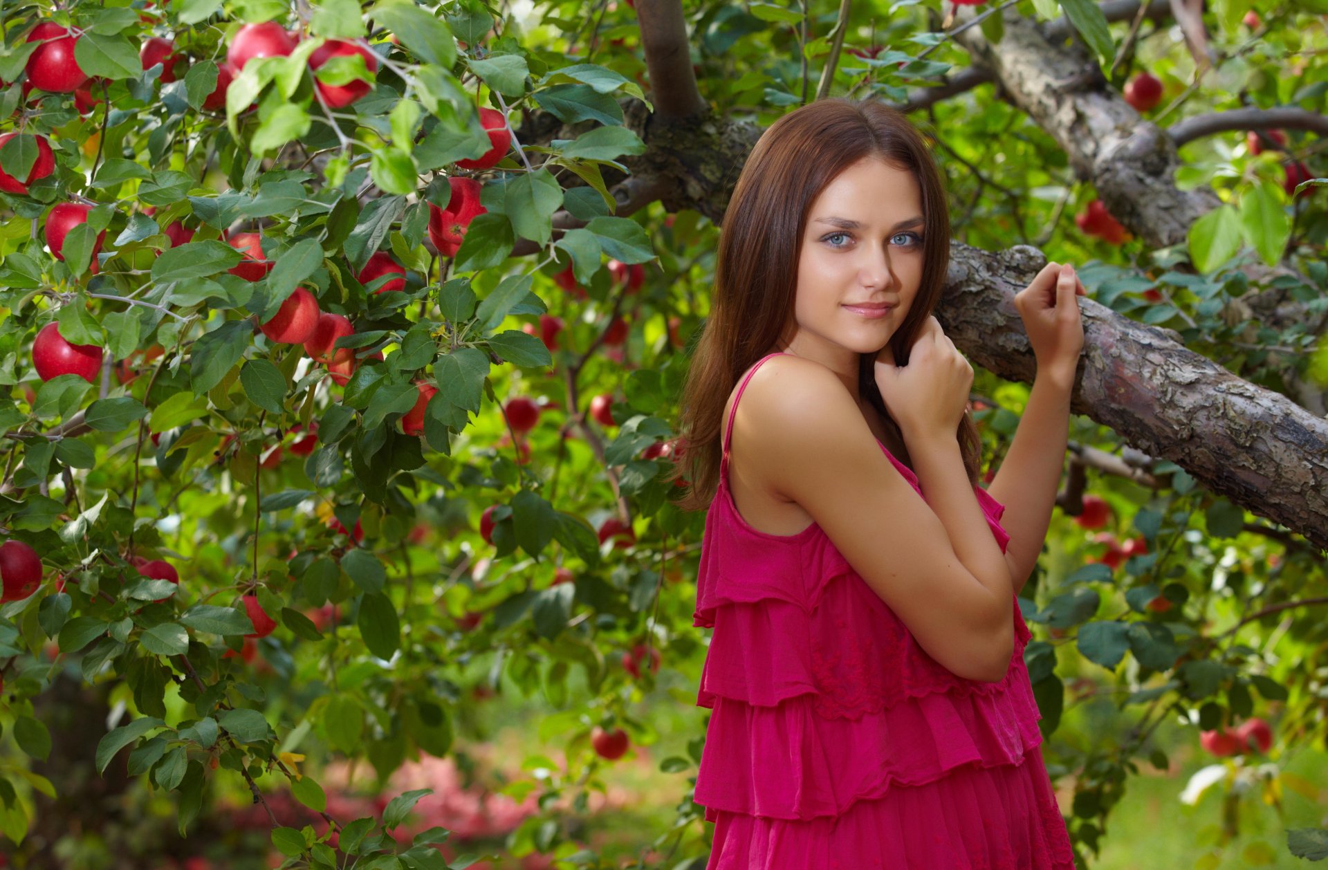 zlatka a model supplies apple girl