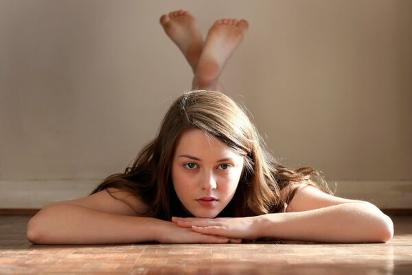 Girl posing on the floor