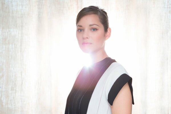 Marion Cotillard e la luce dietro la schiena