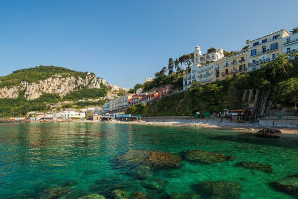 Italienische Ferienortstadt Anacapri, mit wunderschönem Meer