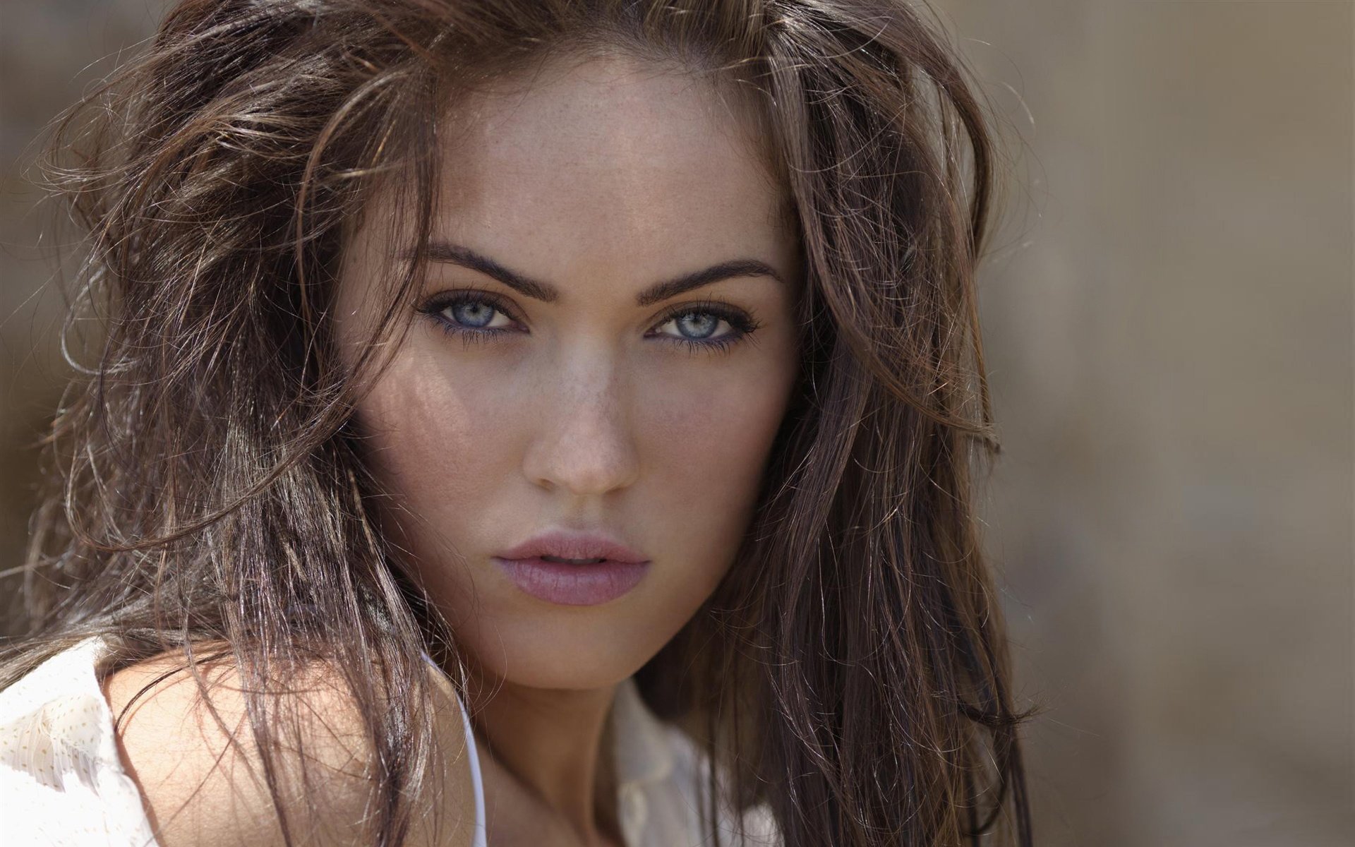 megan fox face blue eyes freckle