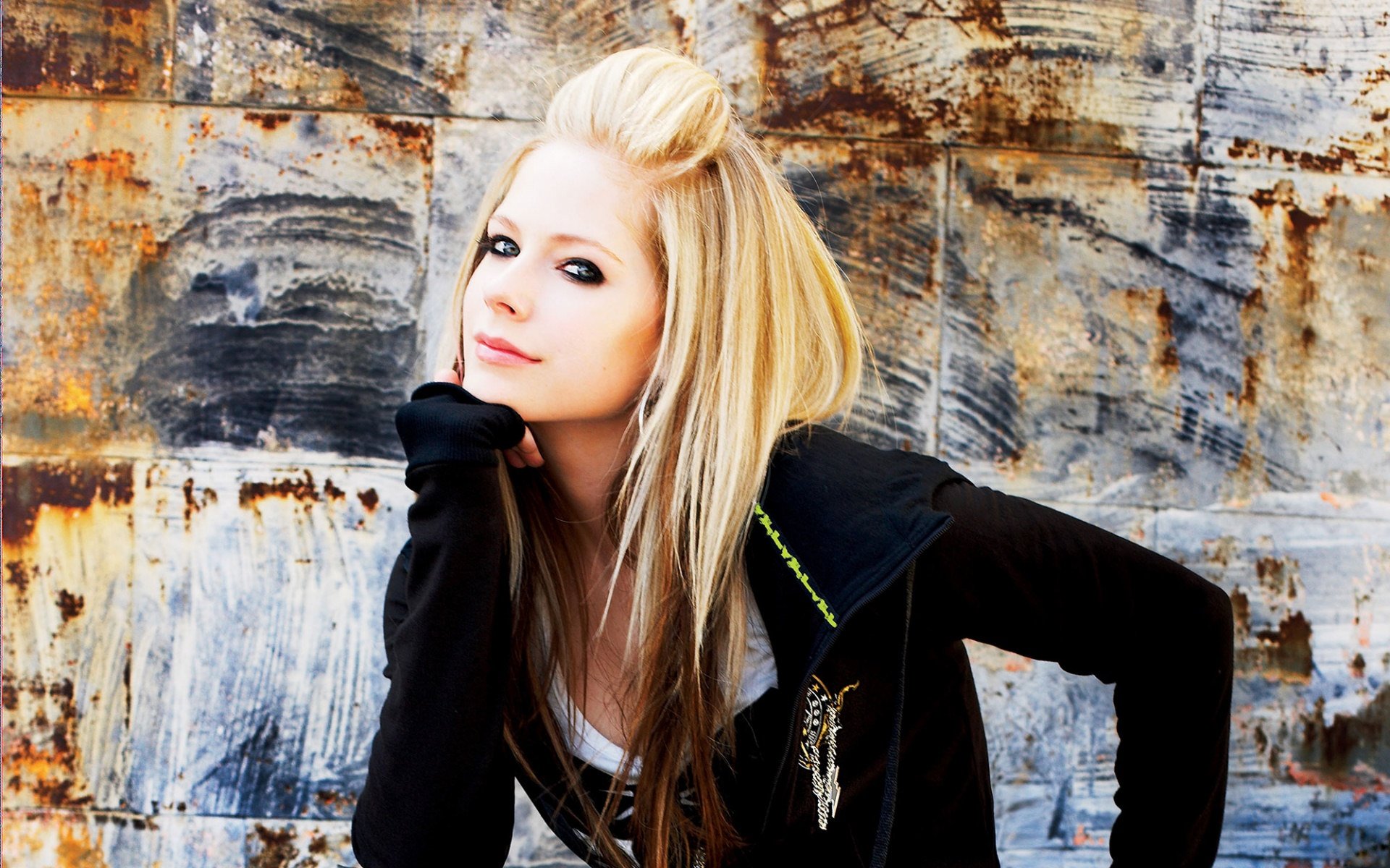 avril lavigne blonde view