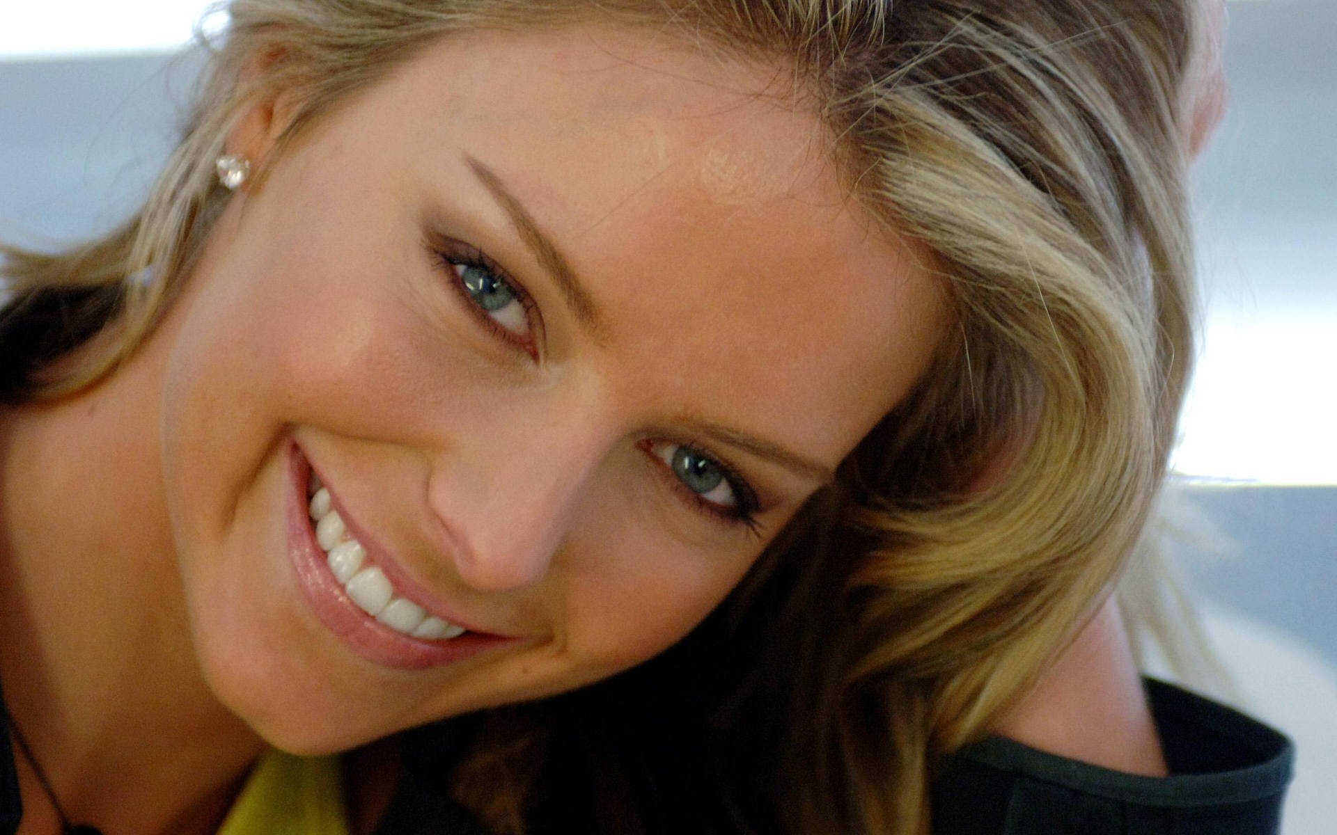 jennifer hawkins sourire