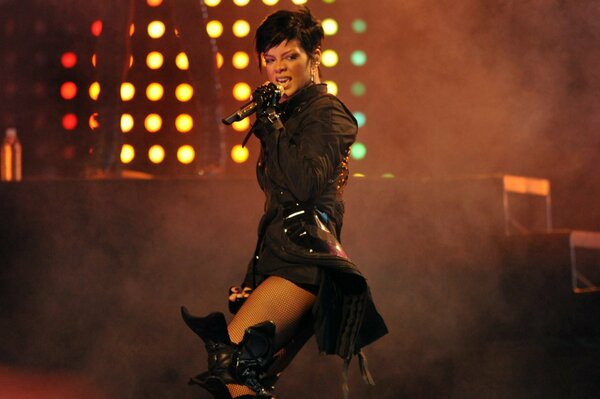 Rihanna cool au concert