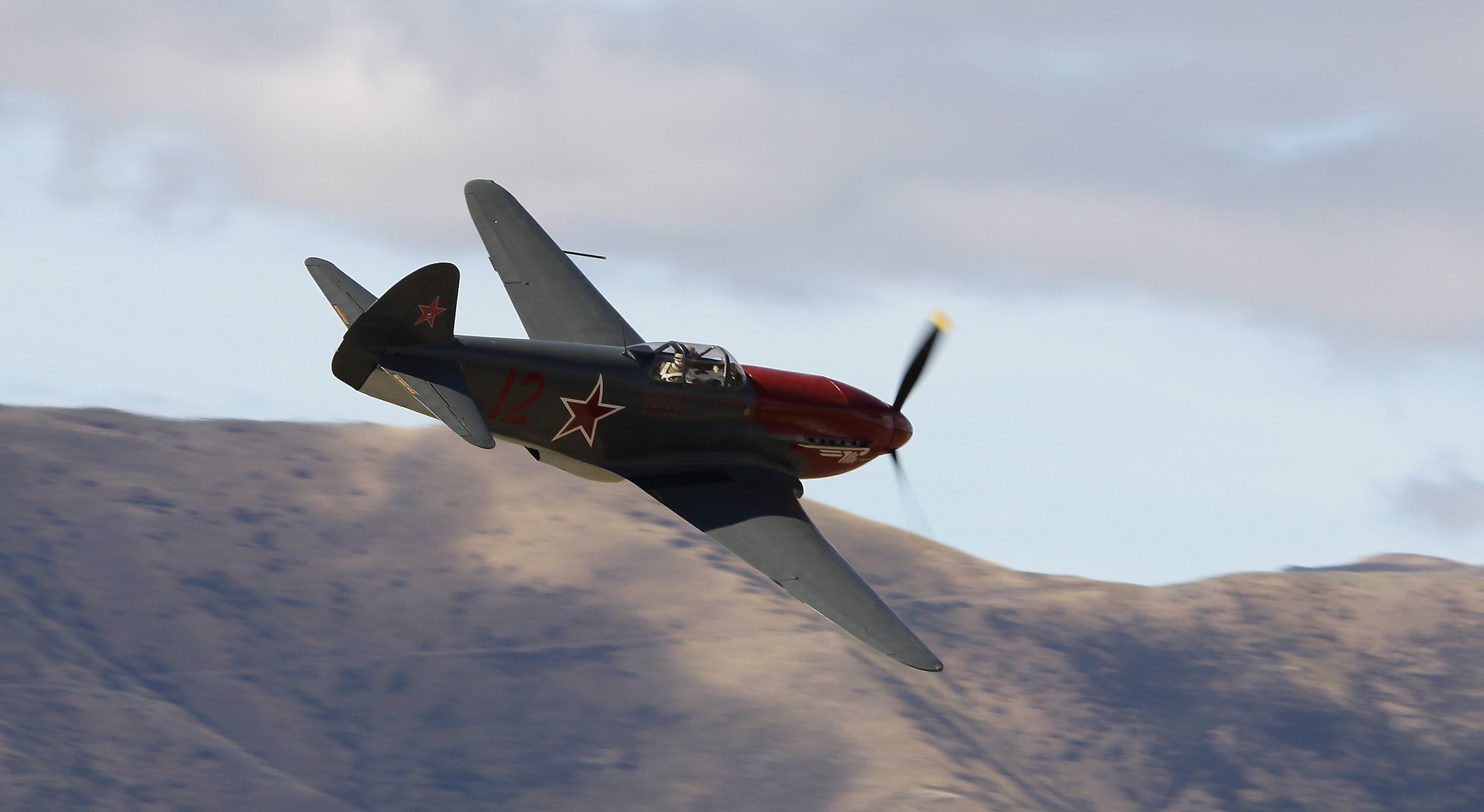 yak-3m einmotorig kämpfer front flug