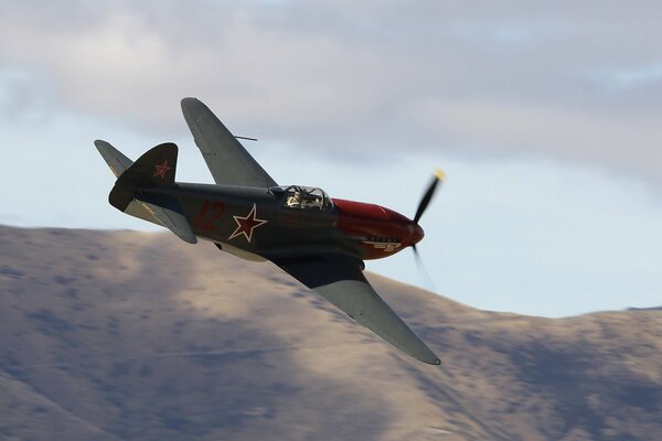 Flight of a single-engine fighter with a red star