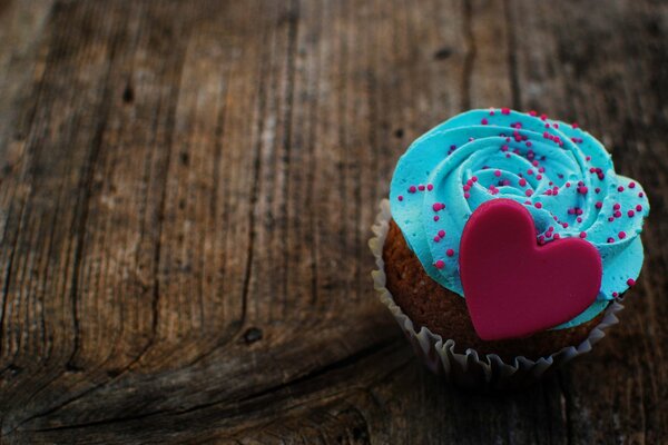 Cupcake avec décoration en forme de coeur