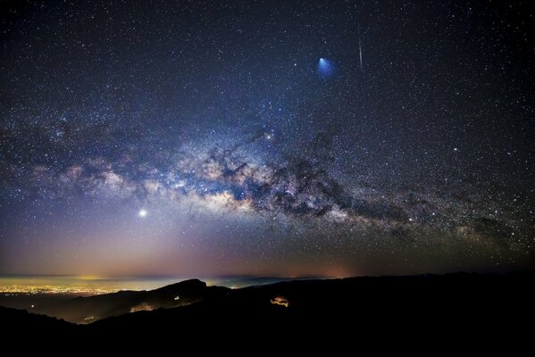 Photo of the Milky Way over the sea