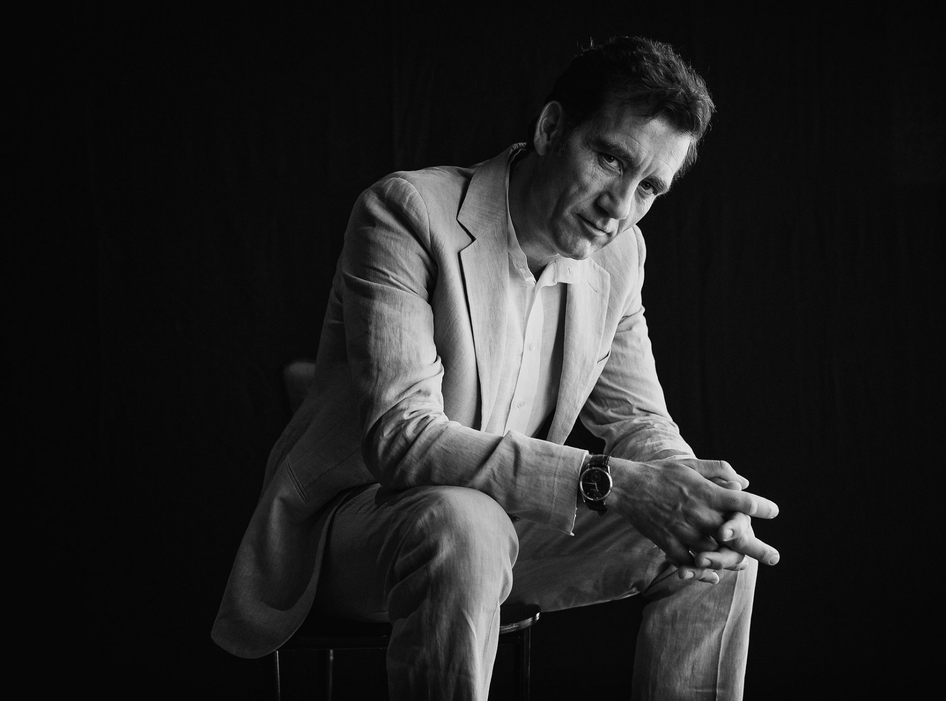 clive owen actor new york times damon winter fondo negro blanco y negro