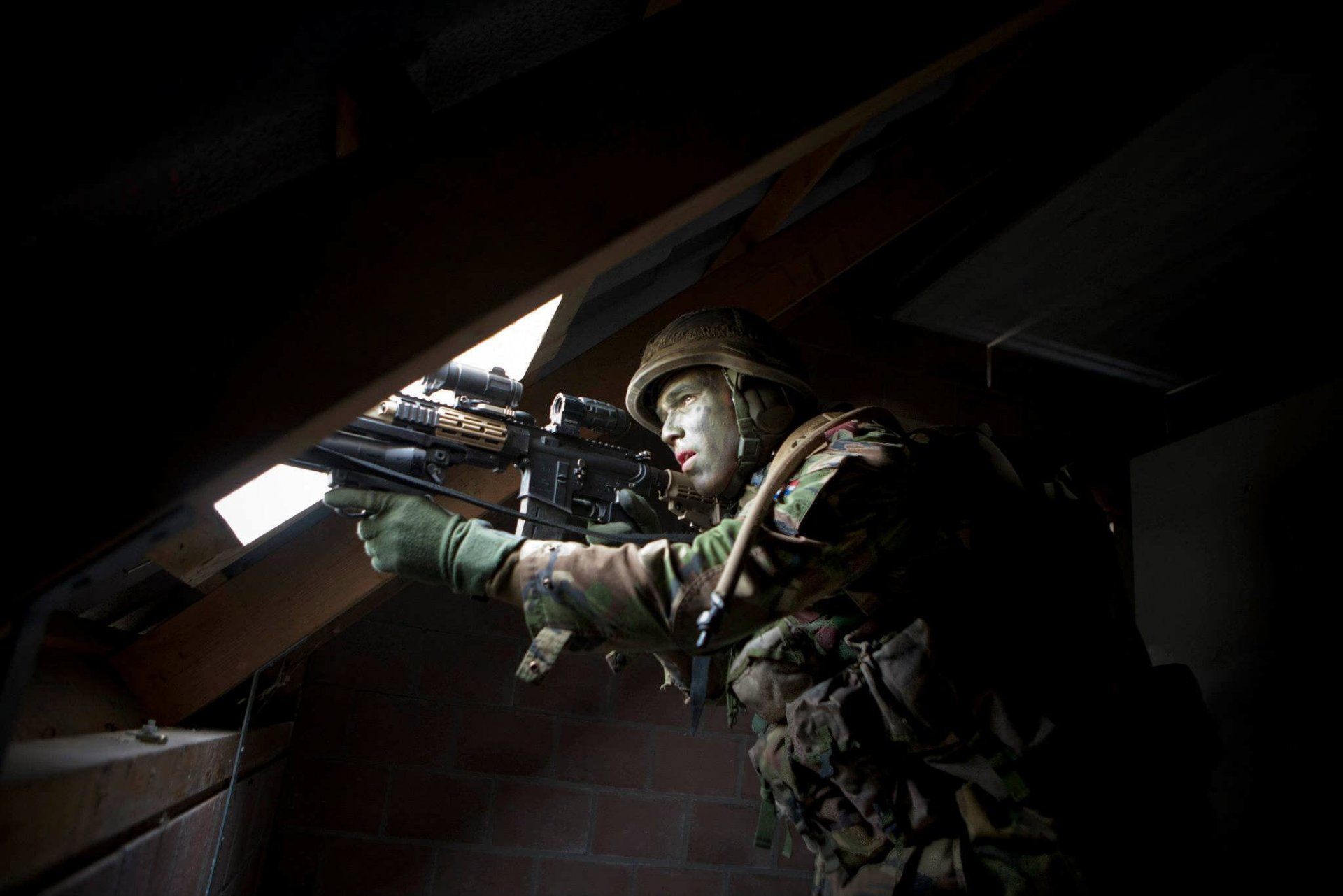 armée royale néerlandaise soldat armes