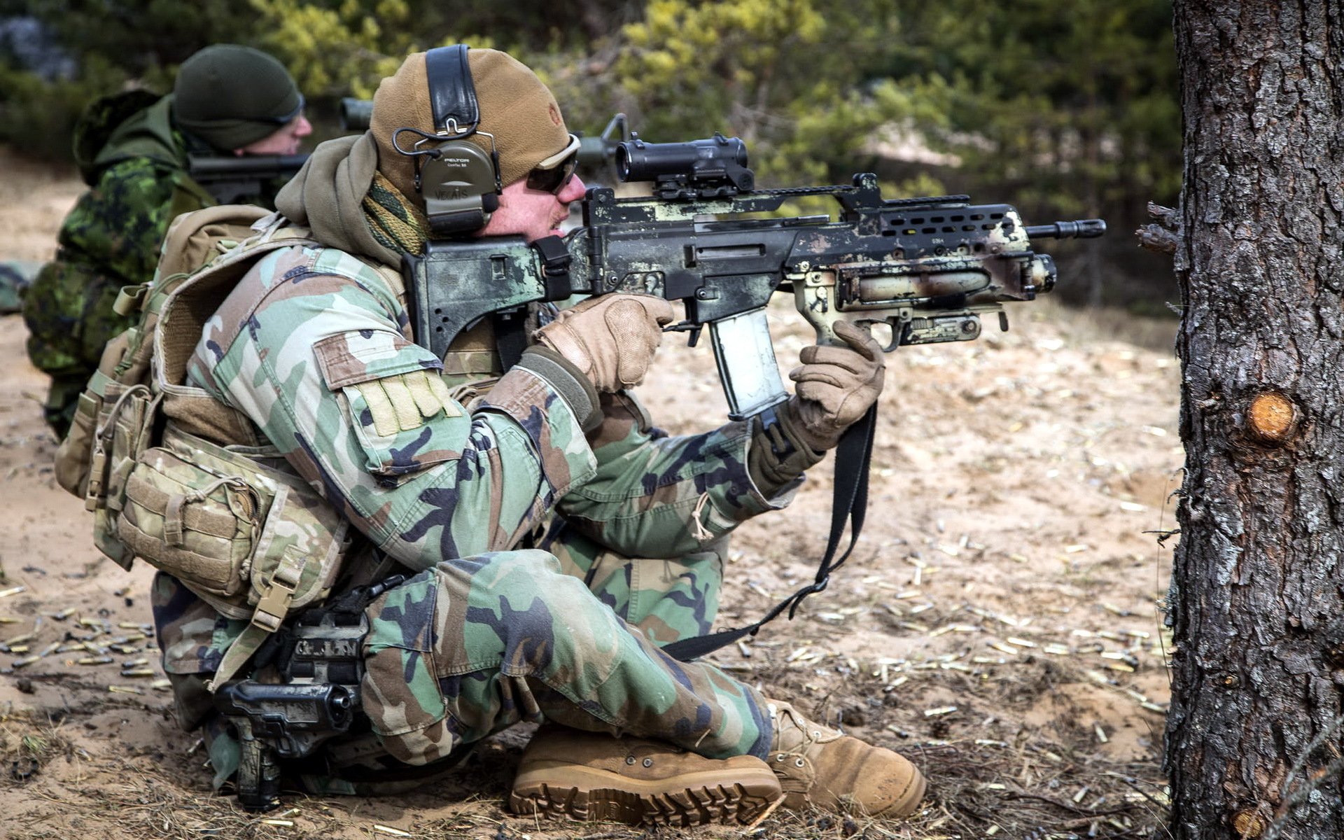 fuerzas especiales letonas soldados armas