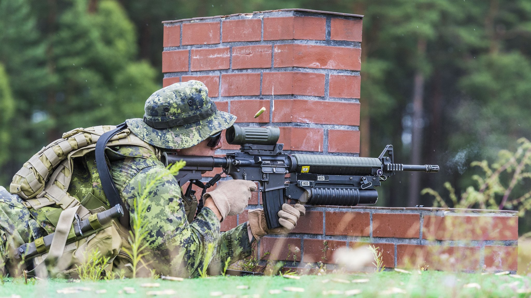 ejército canadiense soldado armas