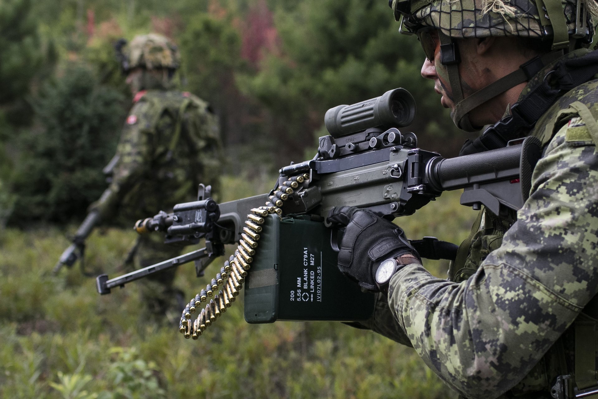 esercito canadese soldato armi