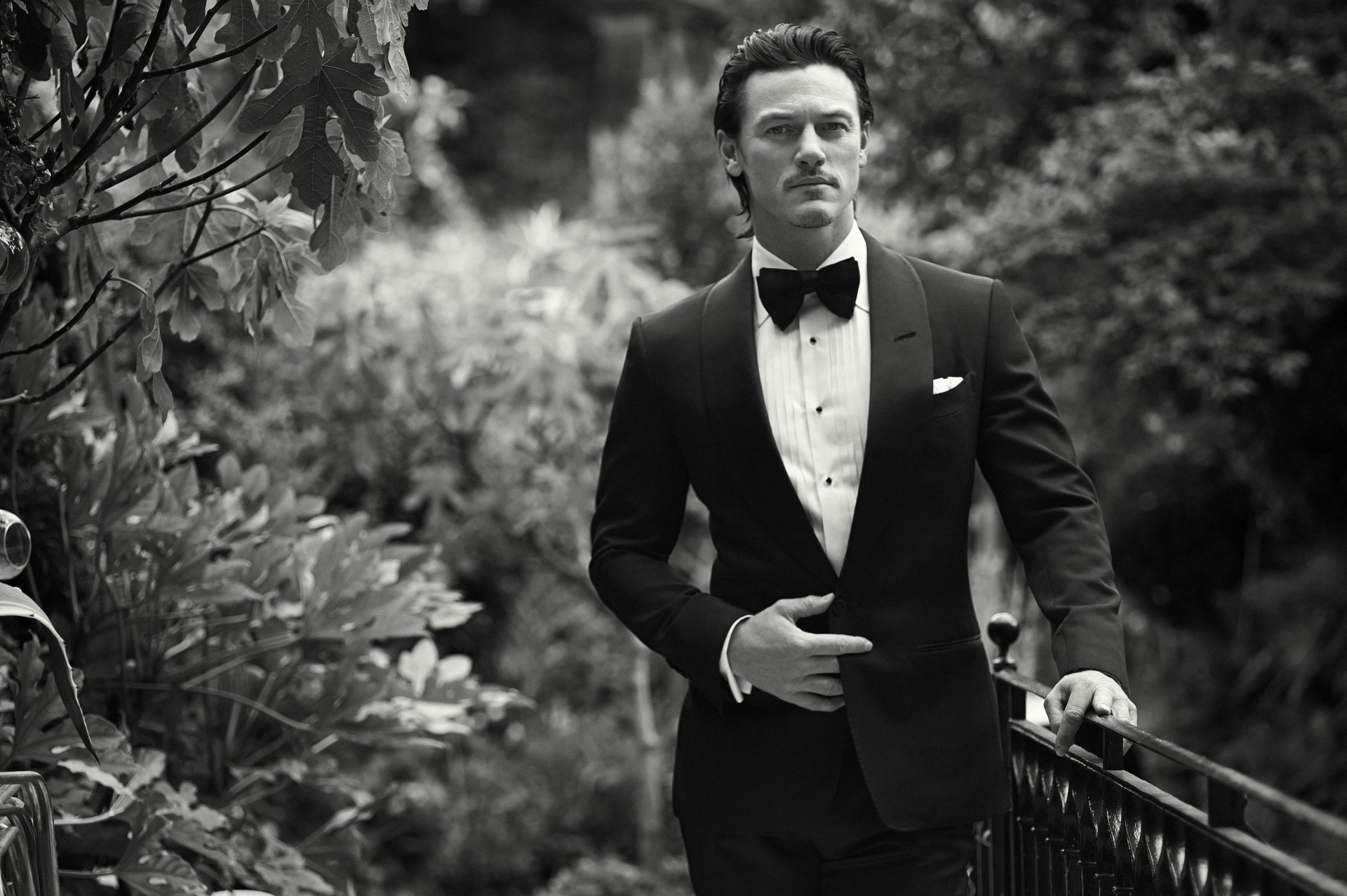 luke evans homme costume papillon