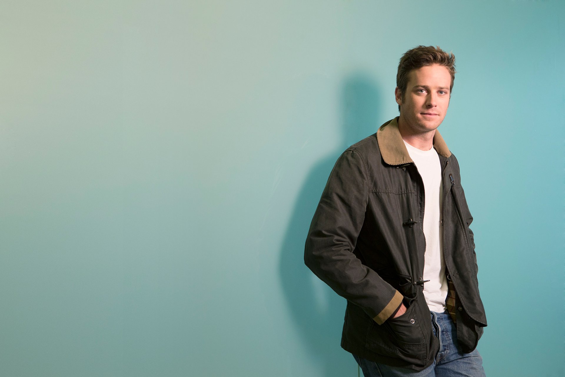 armie hammer acteur veste jeans fond journal usa today dan macmedan