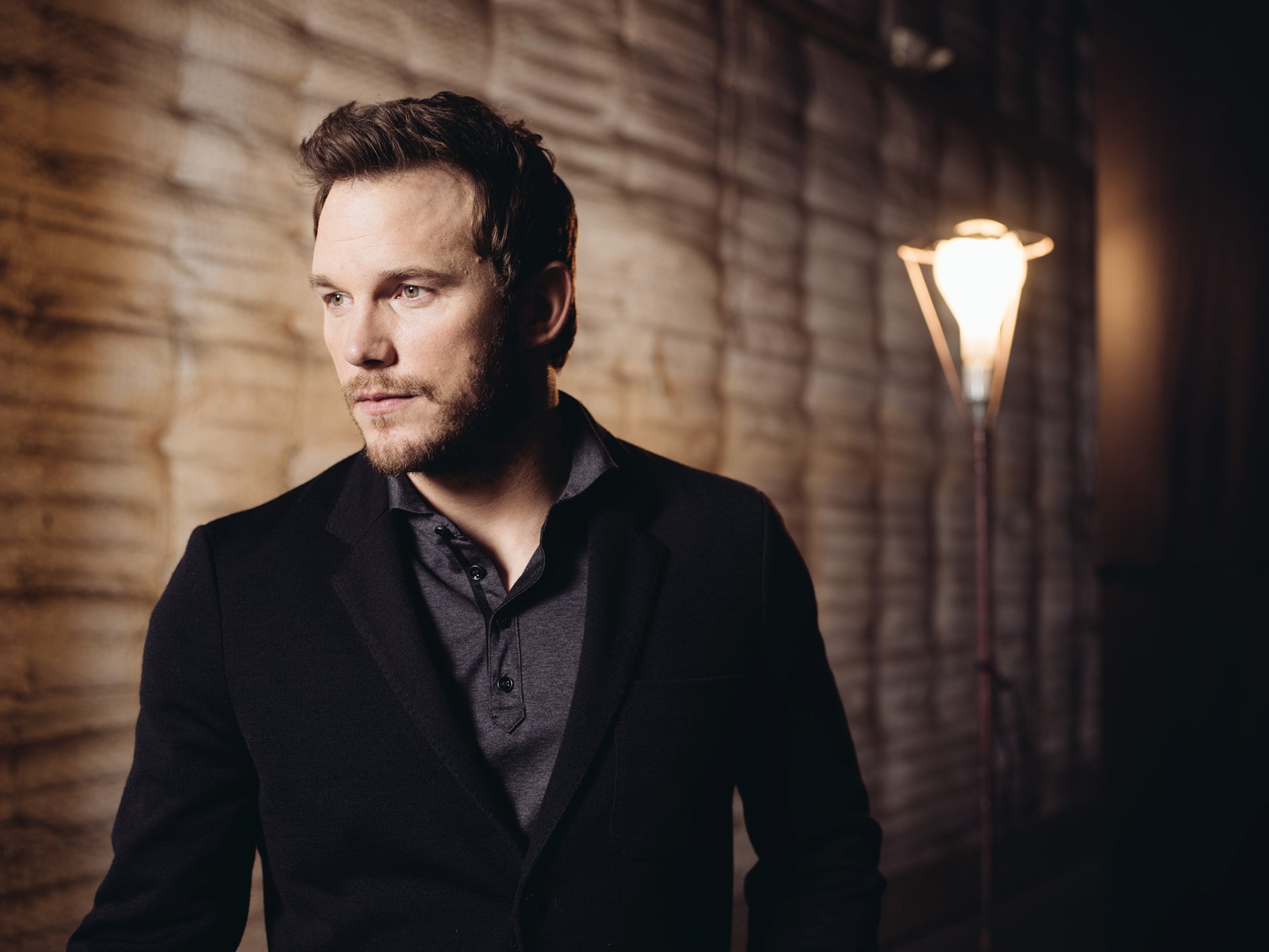 chris pratt schauspieler jacke lampe fotoshooting für film jurassic world jurassic world fotograf casey curry