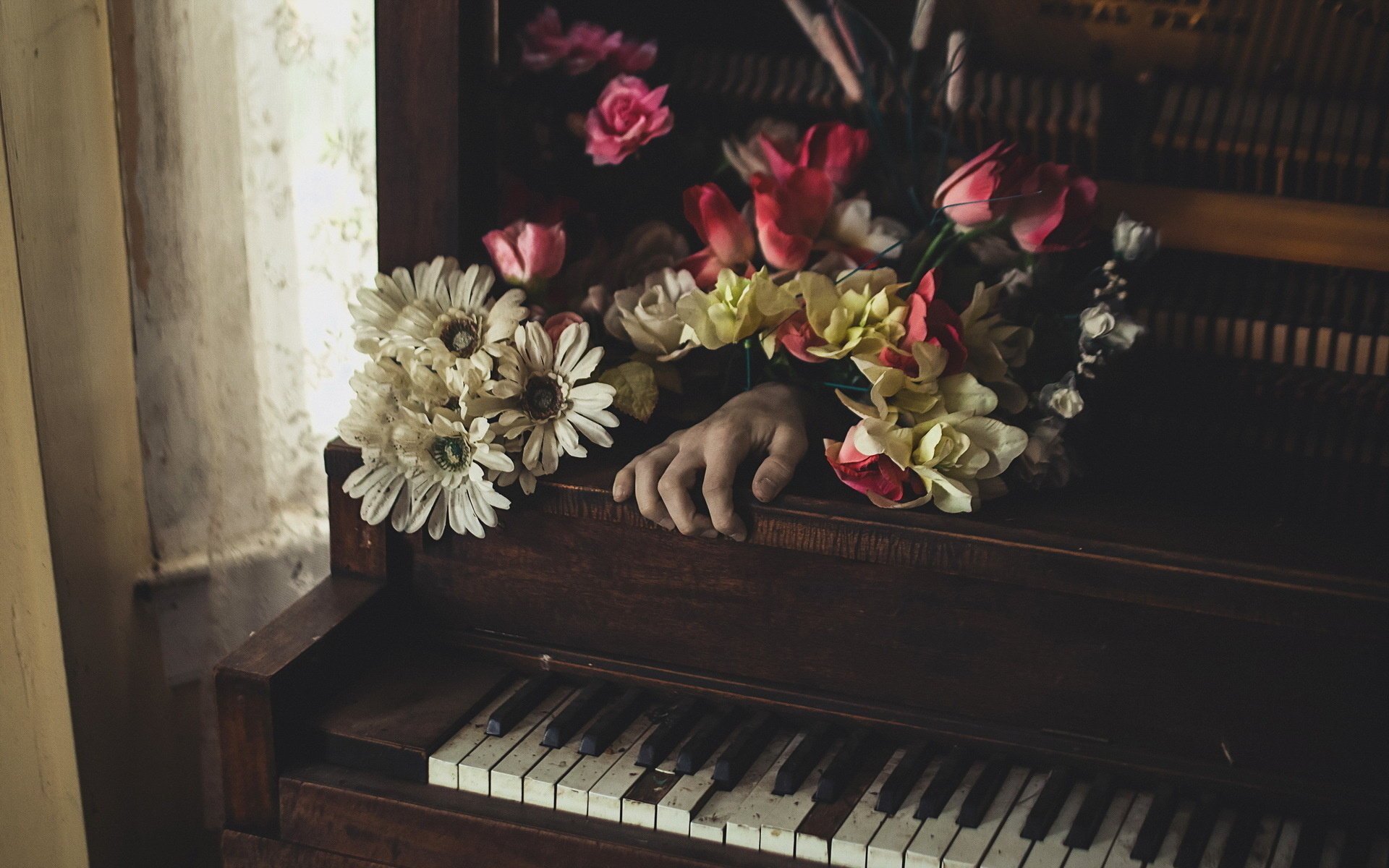 piano flowers hand music