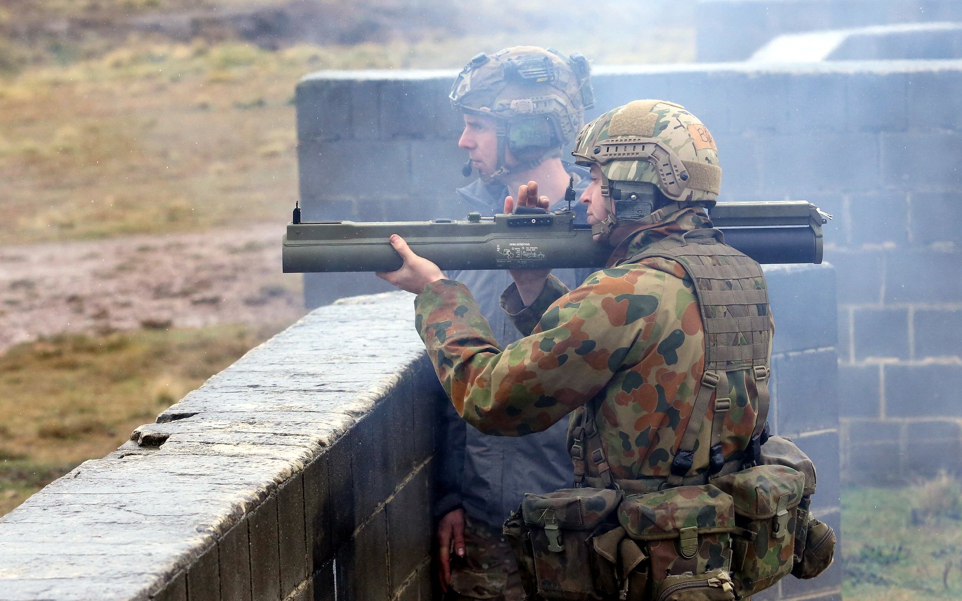 soldados ejército armas