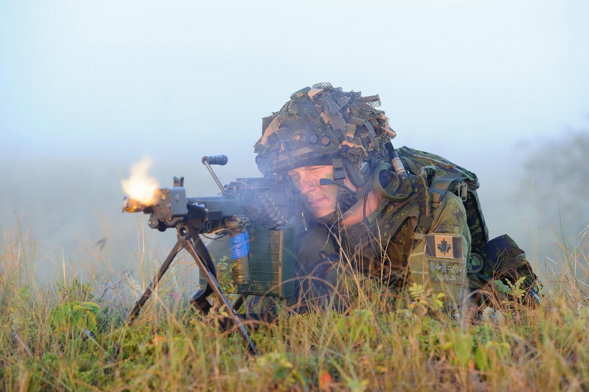 ejército canadiense soldado armas