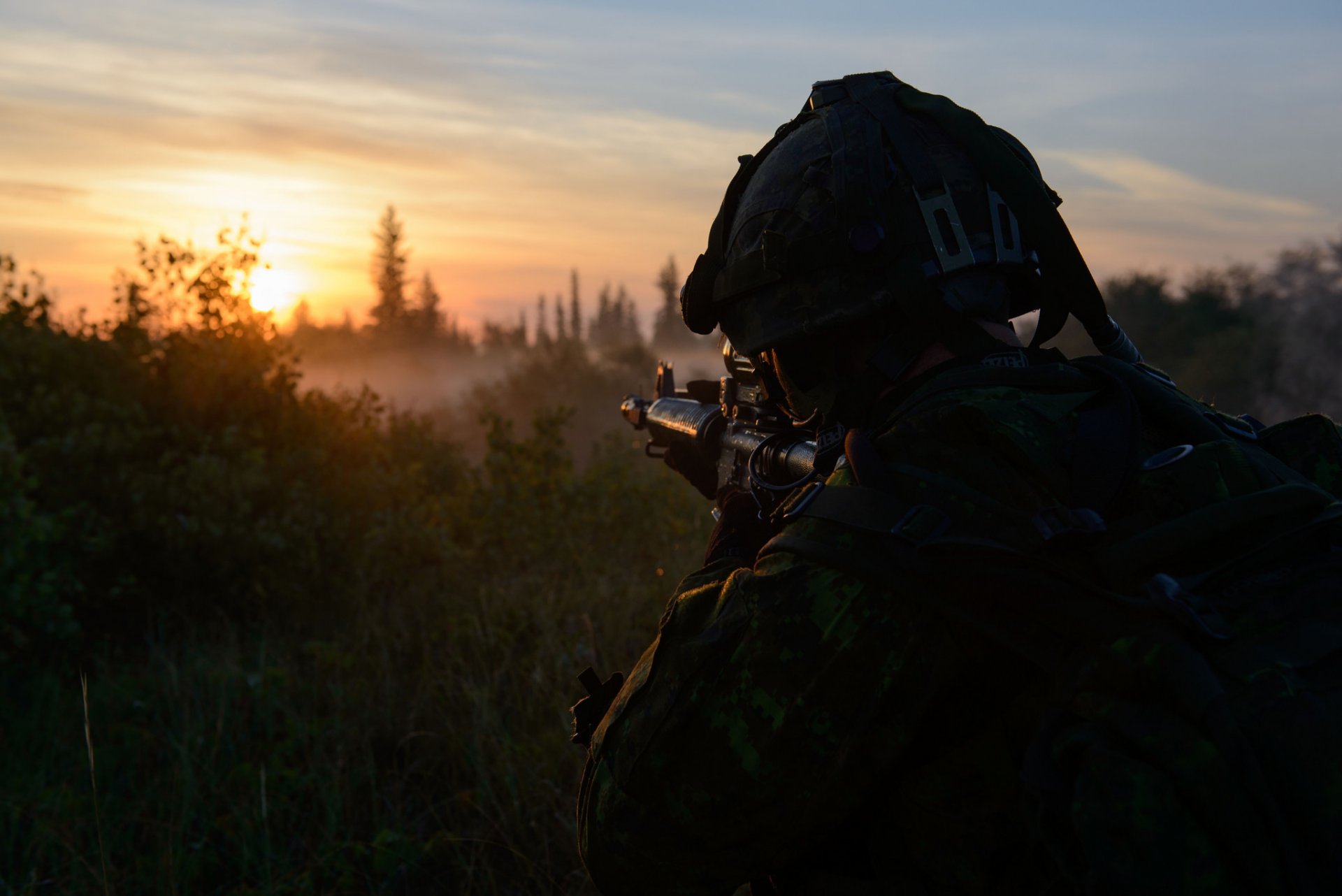 armée canadienne soldat orage matin