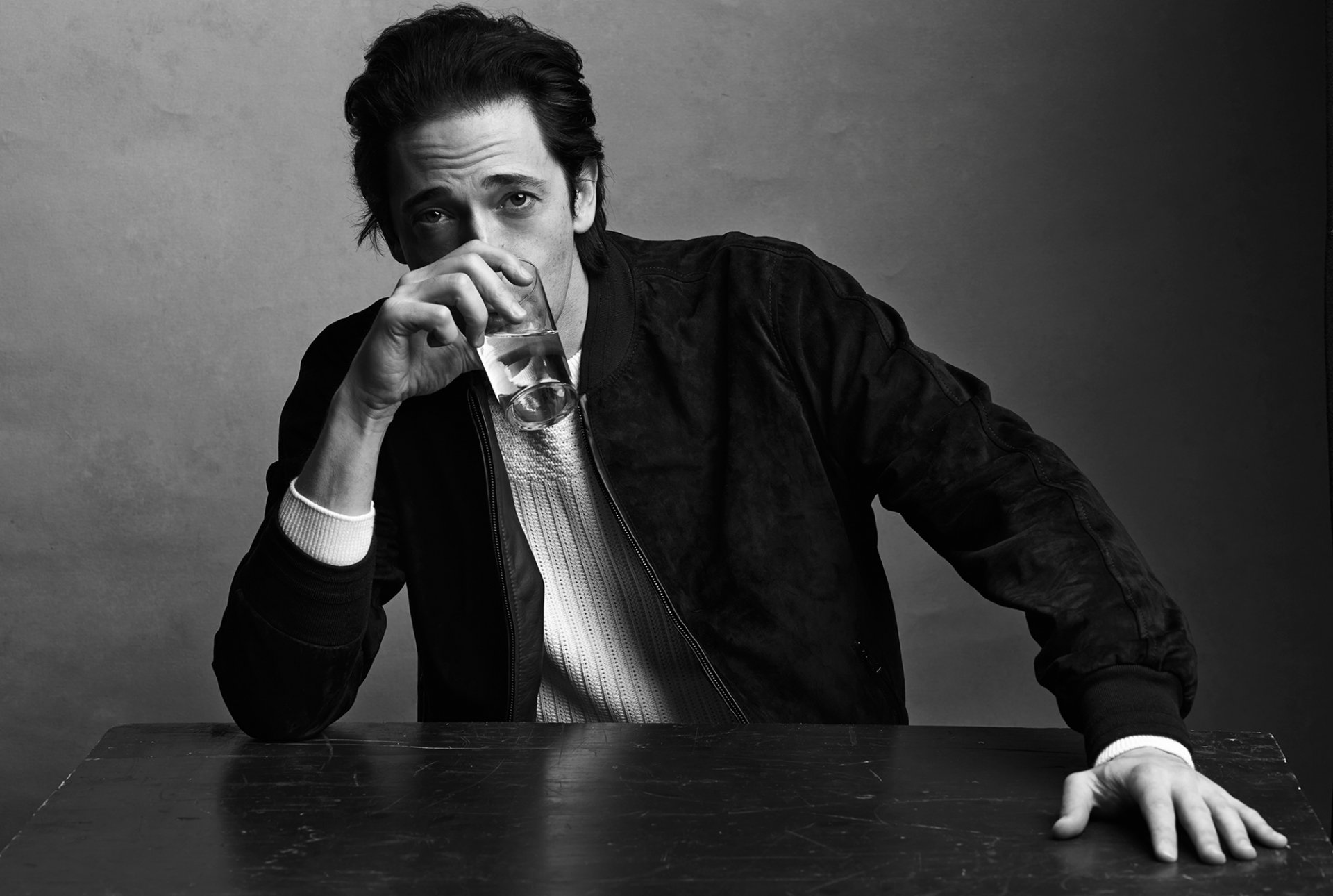 adrian brody actor sesión de fotos revista mr.porter fotógrafo blair getz mezibov blanco y negro