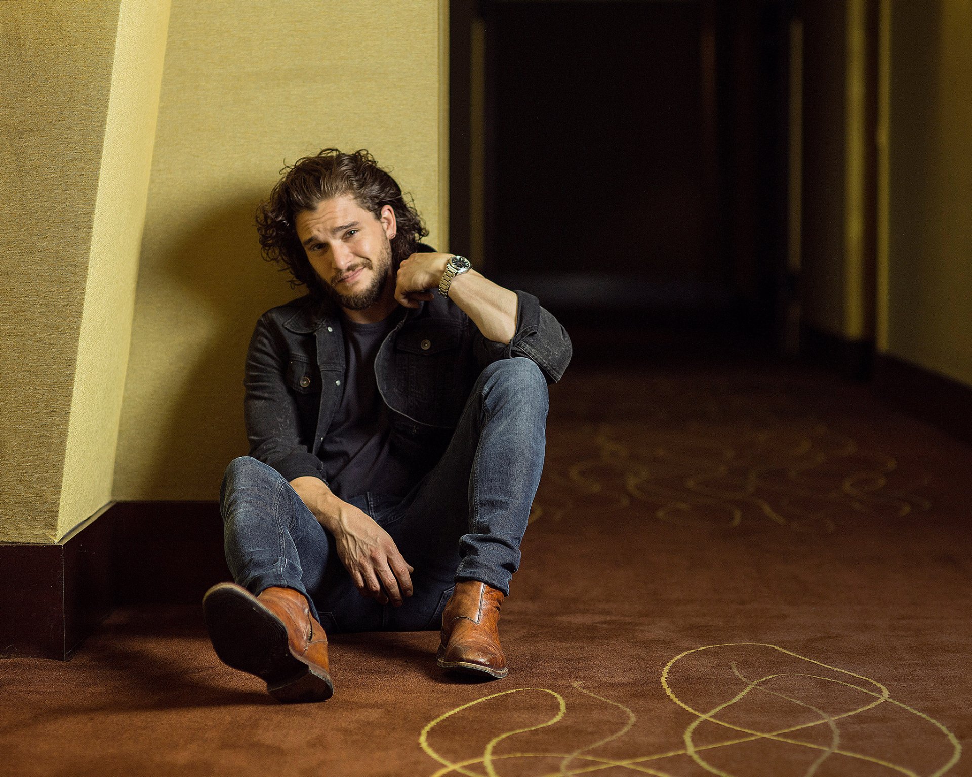 kit harington kit harrington actor sitting on the floor jacket jeans photo shoot paris match photo vincent capman