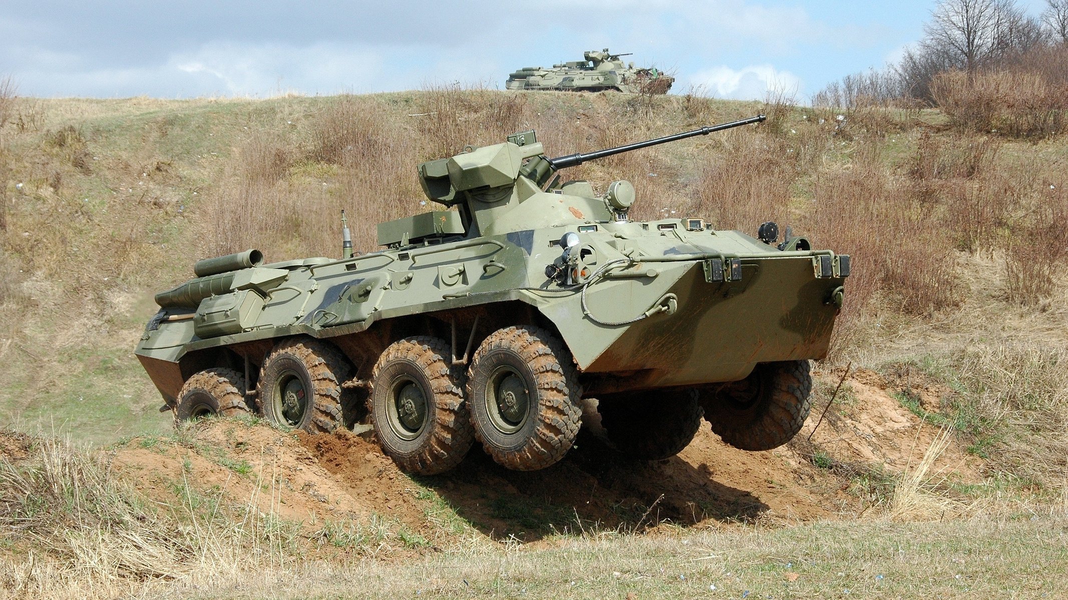 btr-82am argilla sporco due russia veicolo blindato