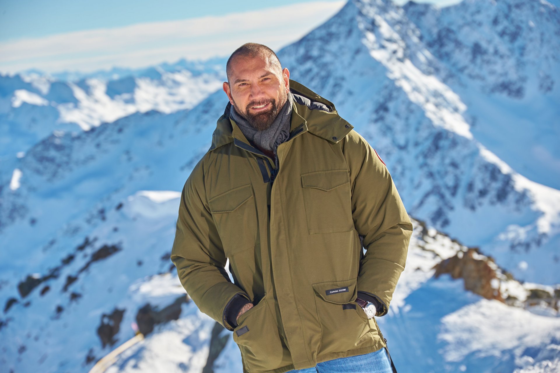 dave batista batista athlet wrestler bodybuilder schauspieler jacke landschaft berge schnee sonne