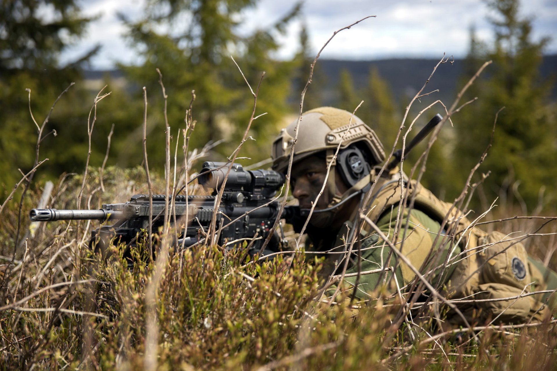 norwegische armee soldat waffe