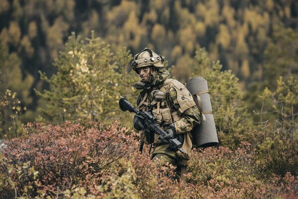 Équipement d un soldat norvégien dans les bois