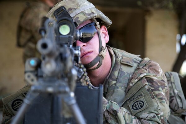 An American soldier points his weapon at the screen