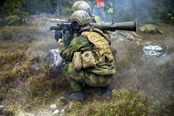 Waffen von Soldaten der norwegischen Armee