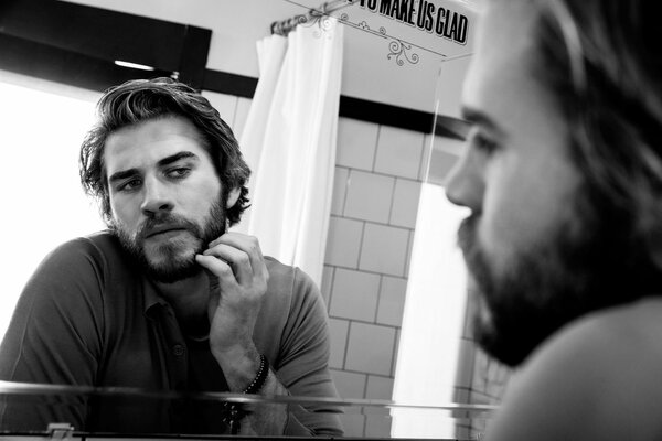 Liam Hemsworth. Servizio fotografico. Bianco e nero