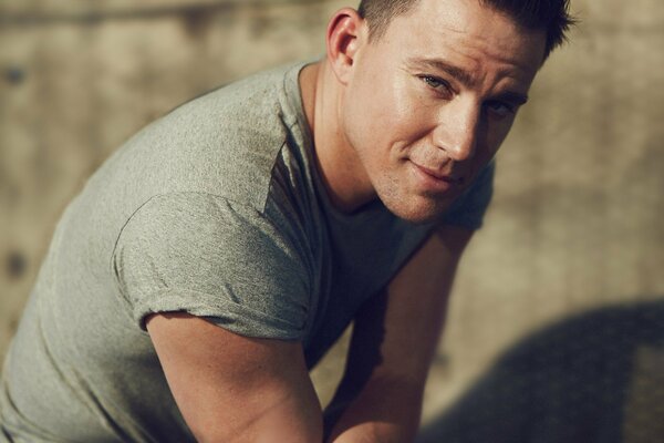 Foto-Shooting von channing tatum für den Fotografen norman dan roy im T-Shirt