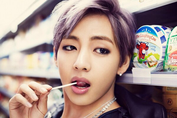 Singer Taehyung in the supermarket with candy