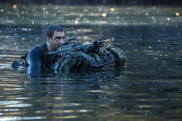 Soldados canadienses en el agua