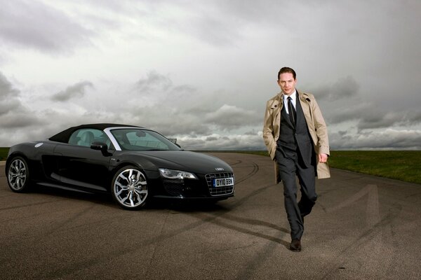 Attore Tom Hardy e Audi R8