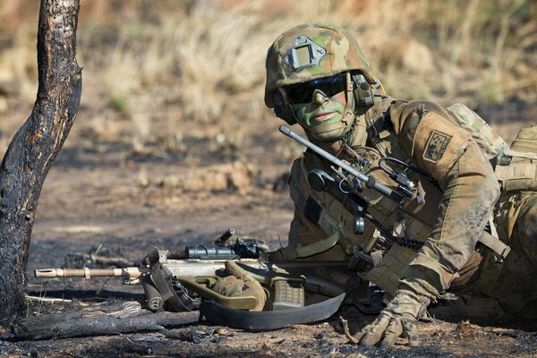 Soldado del ejército Australiano con armas